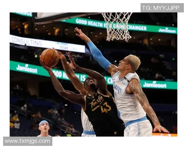 火箭队与步行者队激战正酣11月12日精彩对决引发球迷热议