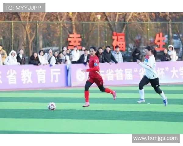 阿拉巴马女足迎战桃树市女足展开激烈对抗争夺胜利荣耀